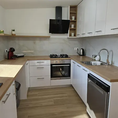 Julija 아파트 피로바츠